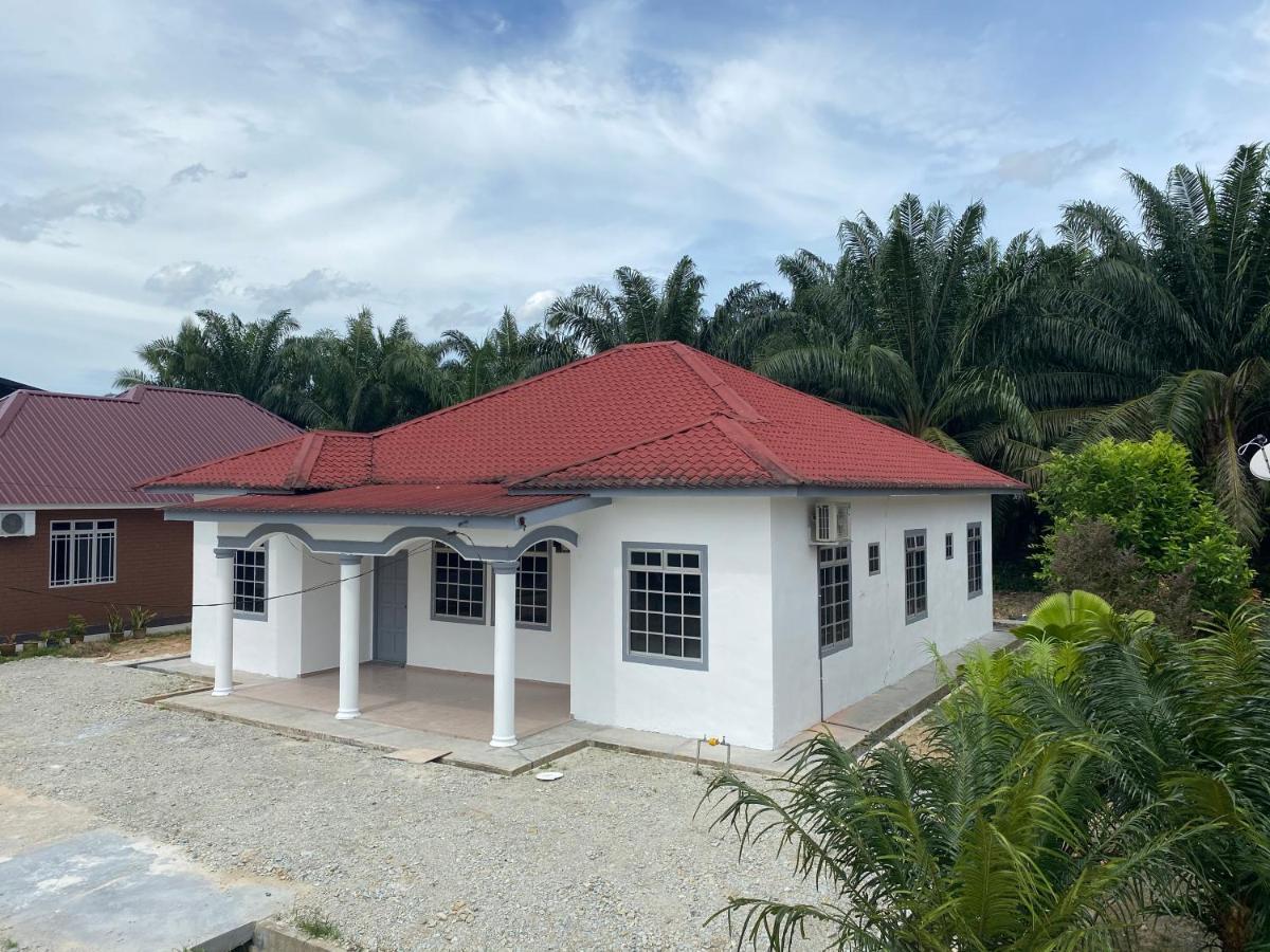 Cempaka Homestay Parit Raja Extérieur photo