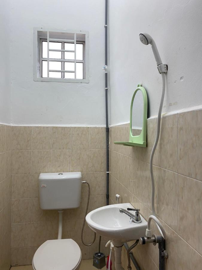 Cempaka Homestay Parit Raja Extérieur photo