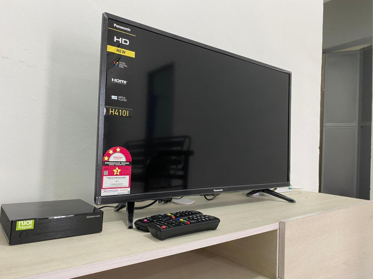 Cempaka Homestay Parit Raja Extérieur photo